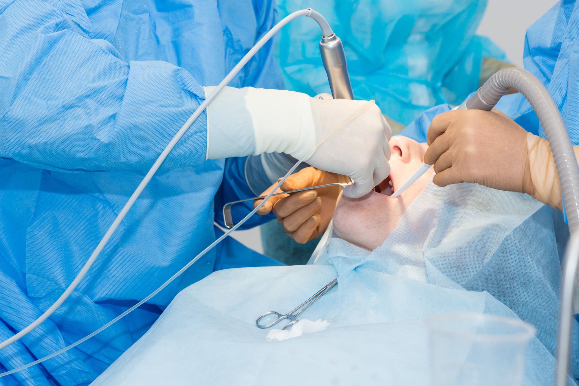 Zobni kirurg: Obisk je bil manj travmatičen, kot sem si predstavljala.