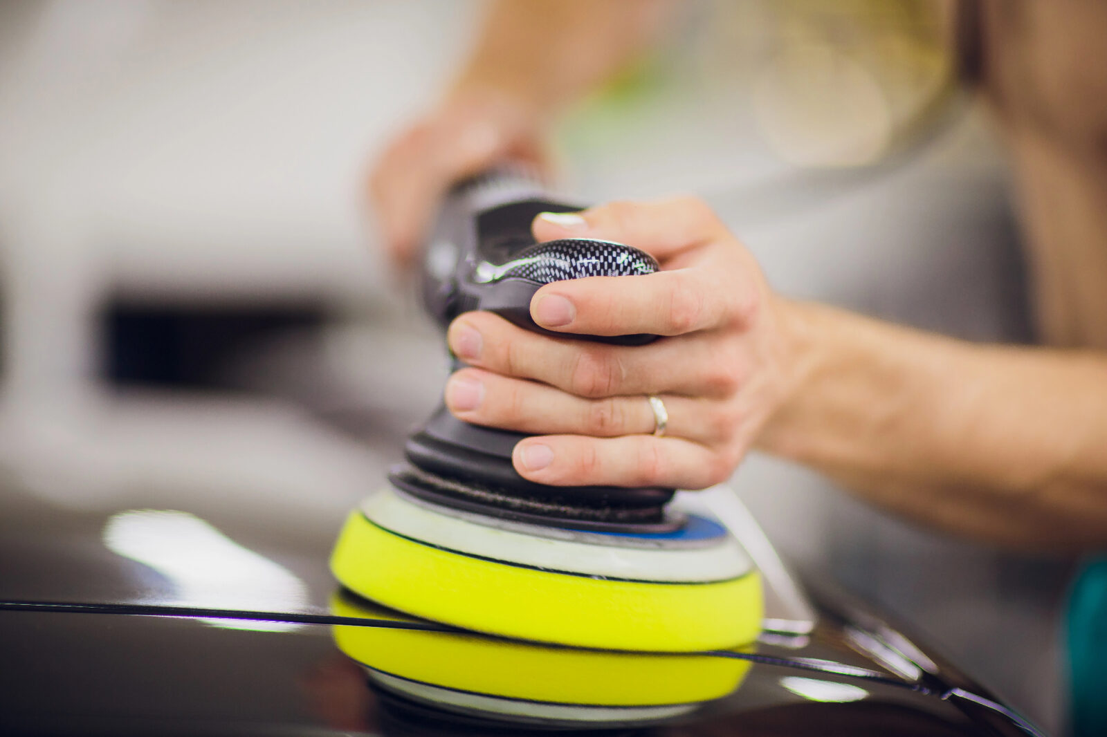 Zelo pomemben del nege avtomobila je poliranje avtomobila, saj ohranja lep videz in zaščiti lak
