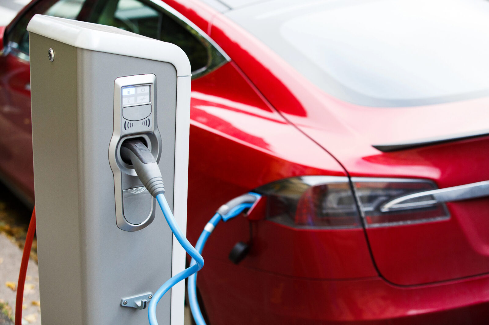 Domača električna polnilna postaja za avto je vredna svojega denarja